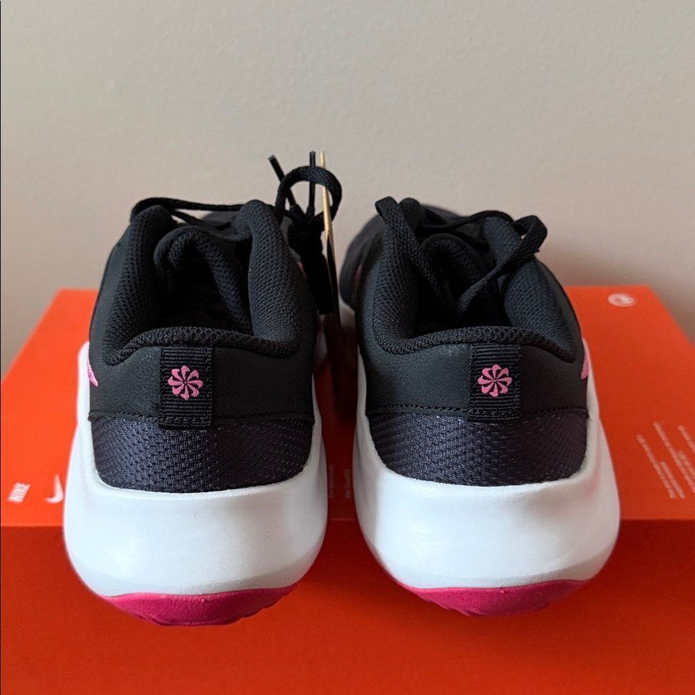Nike Women's Black Pink White Sneakers ๐ NEW Size 11 - Picture 4 of 6